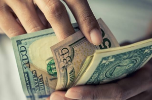 Venta récord de dólares en el mes de octubre