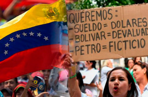 Cómo sobreviven quienes solo tienen bolívares