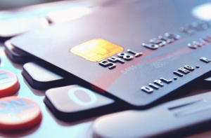 Posible vuelta de impuestos a las compras con tarjeta de crédito en el exterior