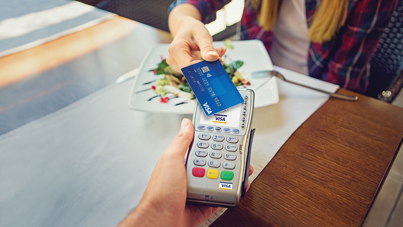 Descubra cómo obtener una tarjeta de crédito Klar sin tarifas anuales y otros beneficios