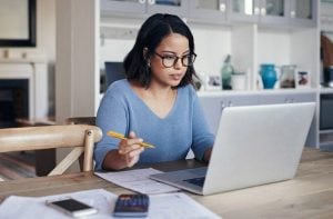 Cómo Simular un Préstamo para Trabajadores Independientes - Aprende como en Línea