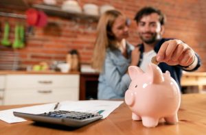 ¿Cómo Organizan las Parejas sus Finanzas? ¿Sumar Salarios o no?